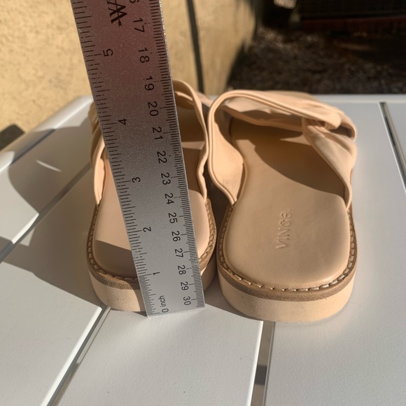 New VINCE vanilla cream soft leather slip on shoes size 11M - Picture 5 of 10